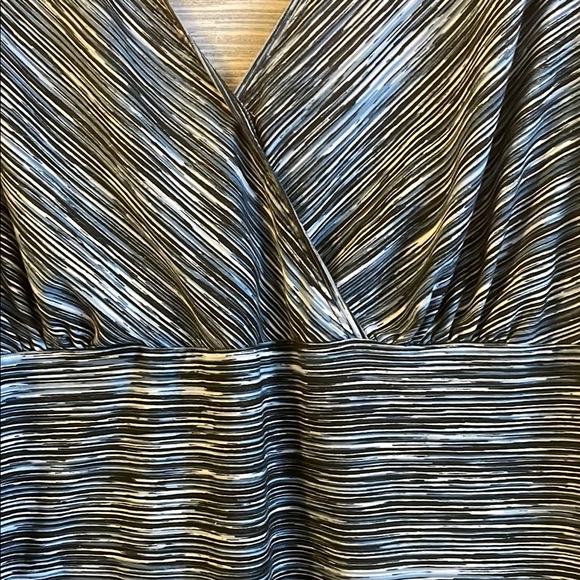 Mixit Women's Black and Gray Striped Top Sz XL - Picture 5 of 6